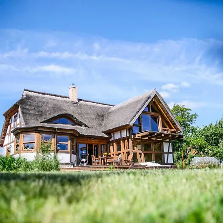 Fachwerkhaus Am Bodden Mit Sauna, Grossen Garten, Teich