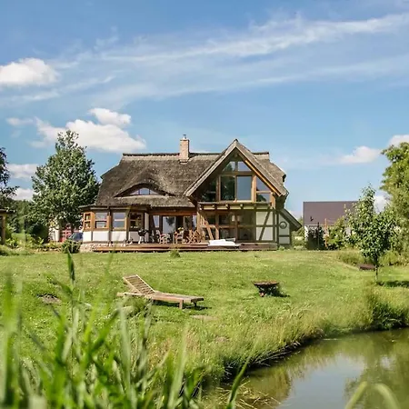 Villa Fachwerkhaus Am Bodden Mit Sauna, Grossen Garten, Teich Buschvitz
